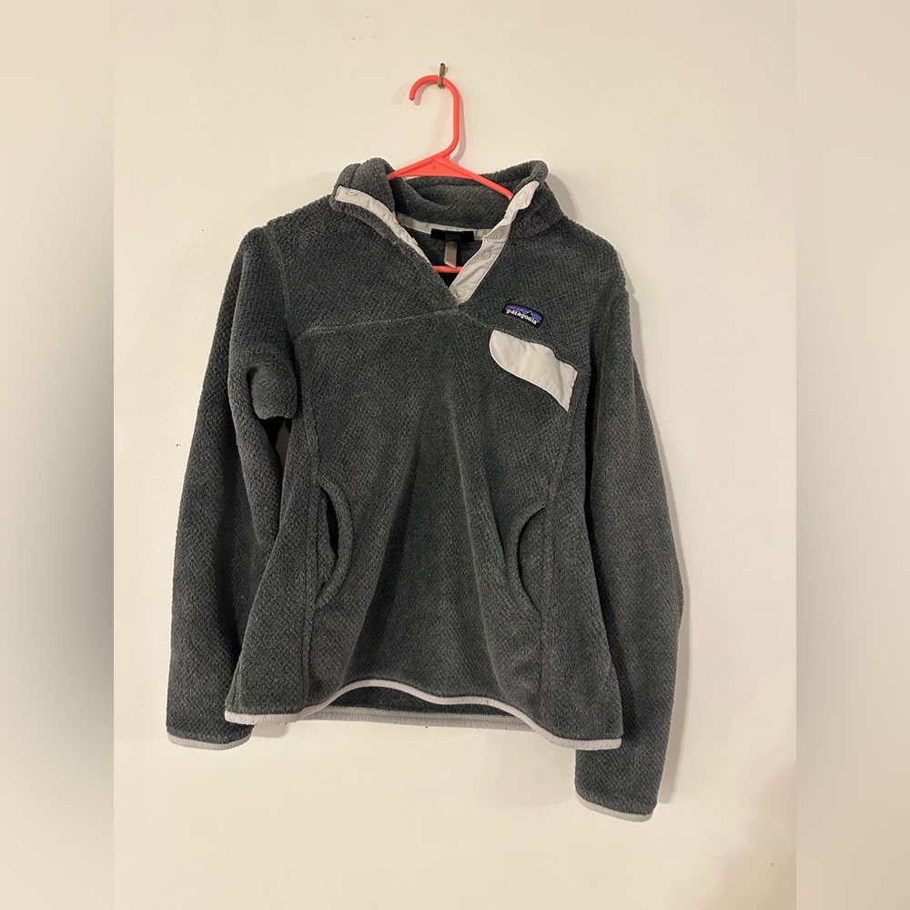 Medium women’s retool snap t fleece pullover Patagonia grey and purple
